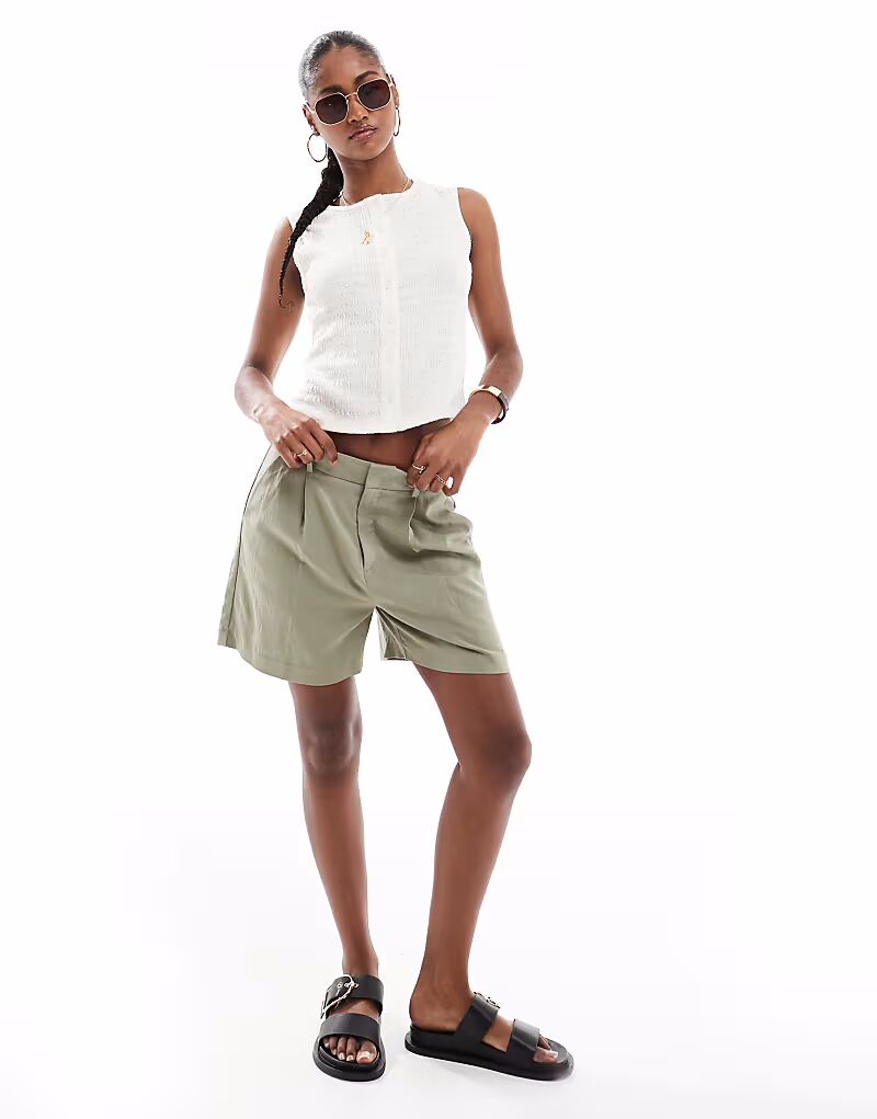 Строгие шорты Stradivarius зеленого цвета
Строгие шорты Stradivarius зеленого цвета