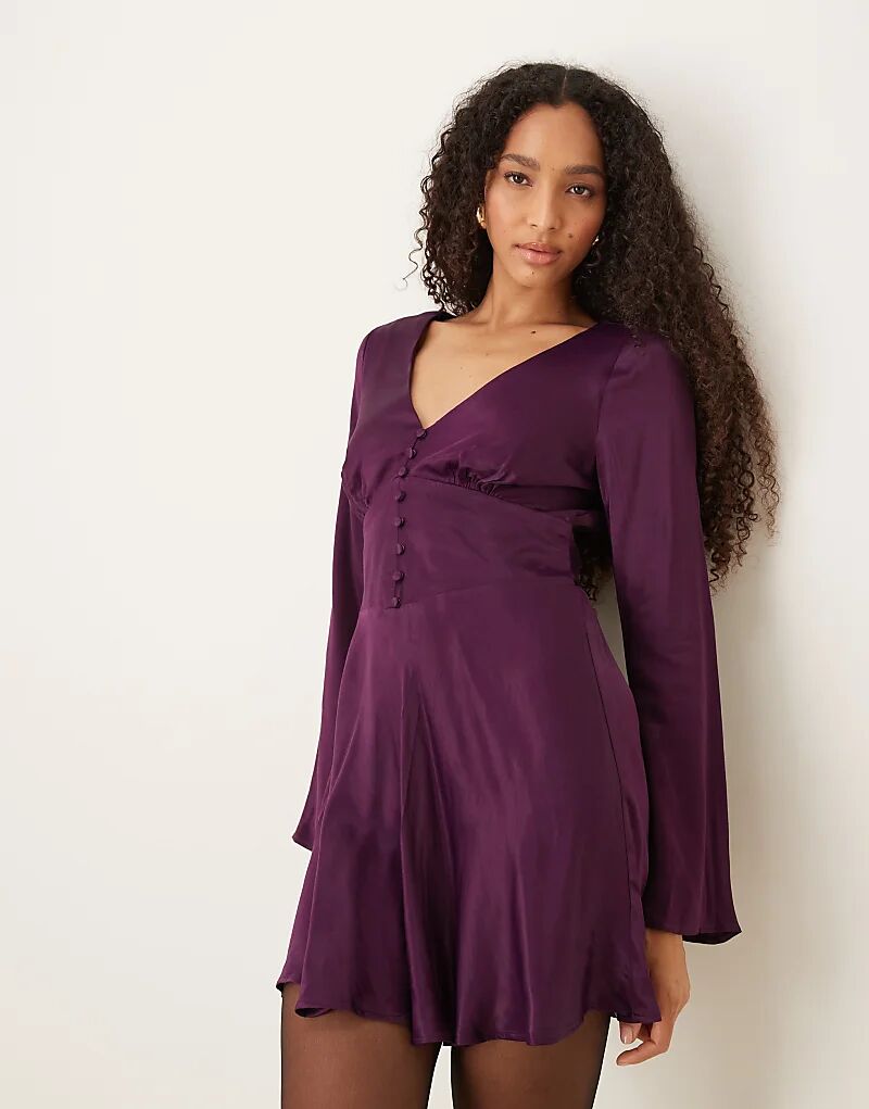 Мини-платье с длинными рукавами от Nobody's Child Stella сливового цвета
Мини-платье с длинными рукавами от Nobody's Child Stella сливового цвета