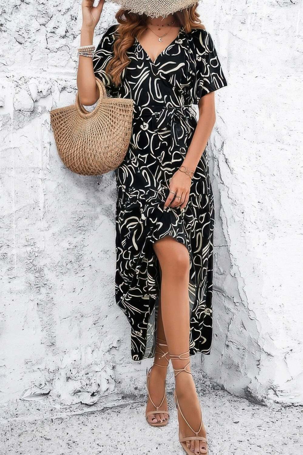 Платье-трапеция с V-образным вырезом и поясом, длинное, с принтом по всей поверхности TRUEDAMES, черный
Платье-трапеция с V-образным вырезом и поясом, длинное, с принтом по всей поверхности TRUEDAMES, черный