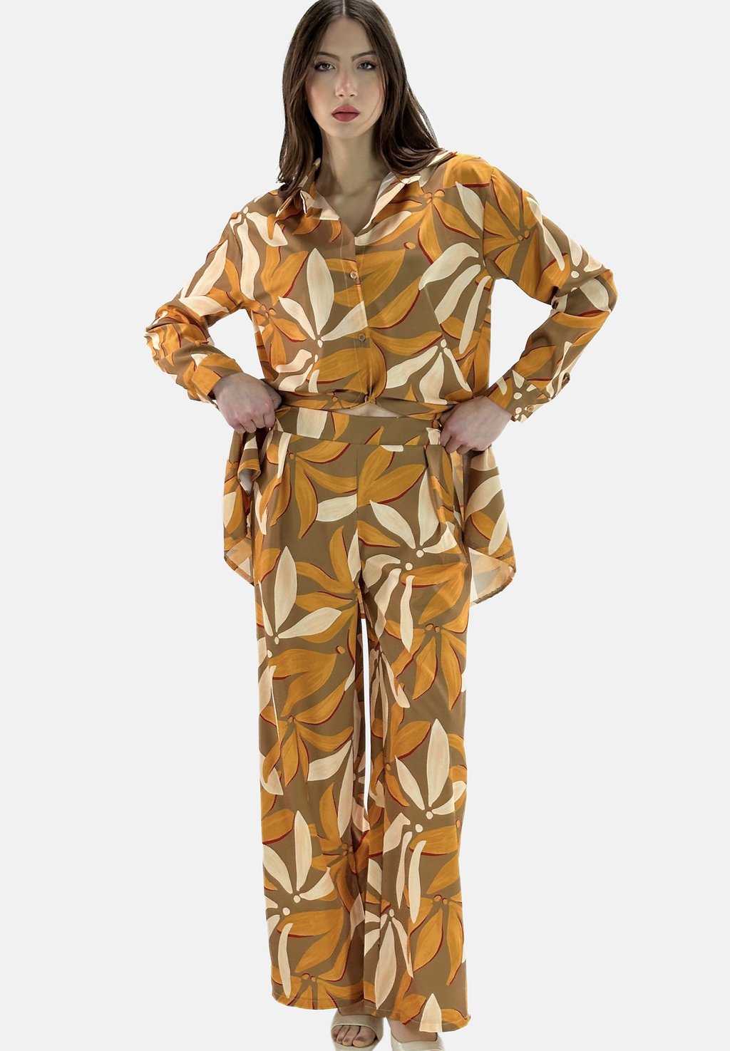 Блузка на пуговицах SET - Trousers Elara, коричневый
Блузка на пуговицах SET - Trousers Elara, коричневый