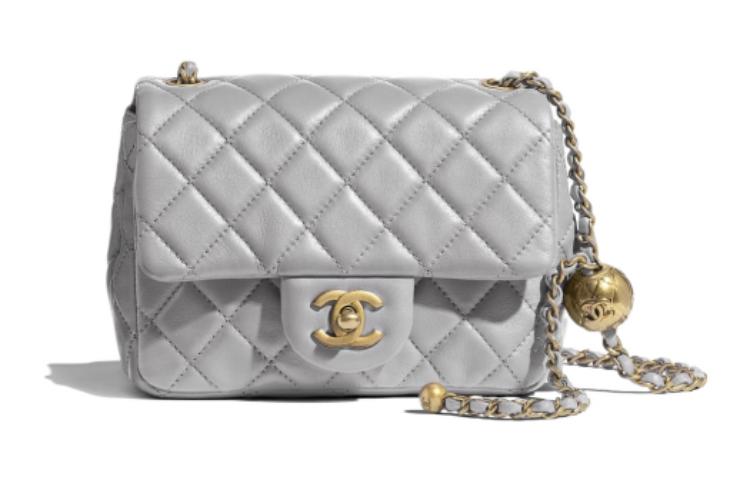 Миниатюрная квадратная клатч-сумка из овчины на цепочке, через плечо, женская, светло-серая CHANEL
Миниатюрная квадратная клатч-сумка из овчины на цепочке, через плечо, женская, светло-серая CHANEL