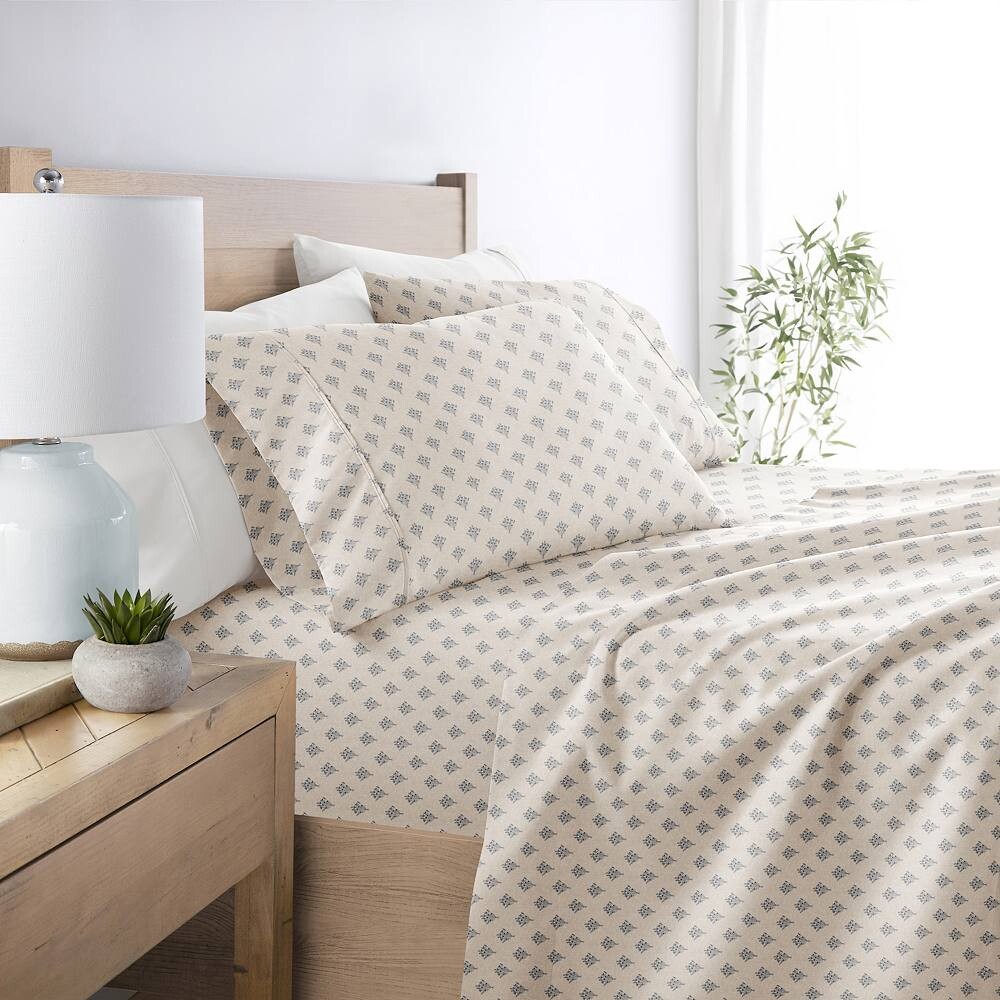 Комплект постельного белья из микрофибры с изящными деталями Urban Loft, цвет Floral Bouquet Stone
Комплект постельного белья из микрофибры с изящными деталями Urban Loft, цвет Floral Bouquet Stone