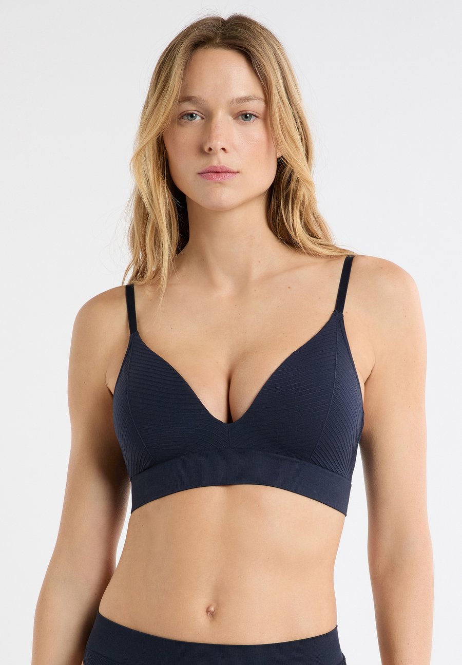 Бюстье Etam EFFORTLESS, Dark Blue
Бюстье Etam EFFORTLESS, Dark Blue