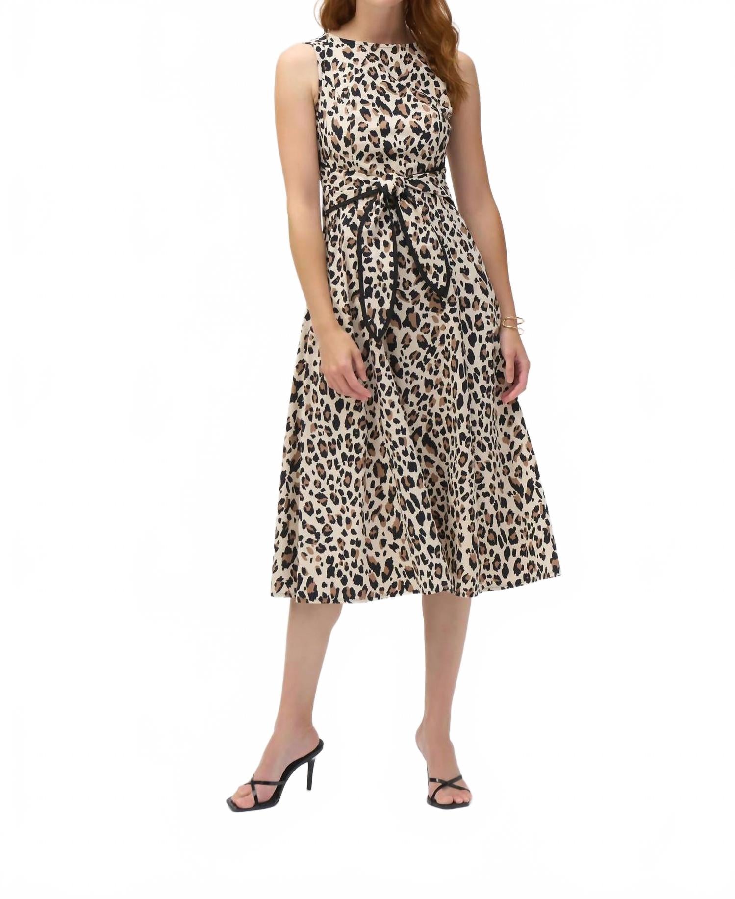 Животный принт платье-футляр в бежево-черном цвете Joseph Ribkoff
Животный принт платье-футляр в бежево-черном цвете Joseph Ribkoff