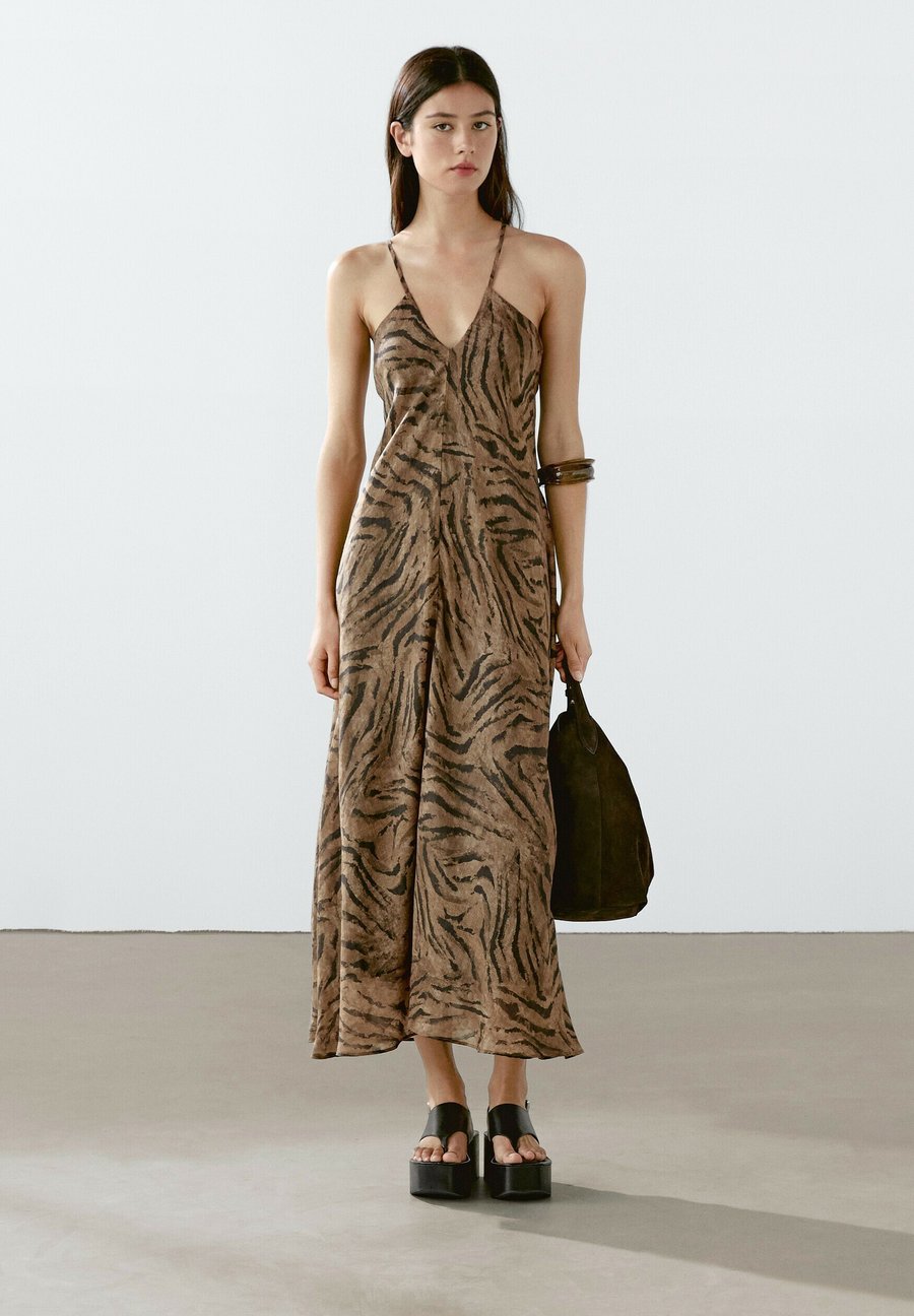 Платье Massimo Dutti LONG ANIMAL PRINT, Mottled Dark Brown
Платье Massimo Dutti LONG ANIMAL PRINT, Mottled Dark Brown
