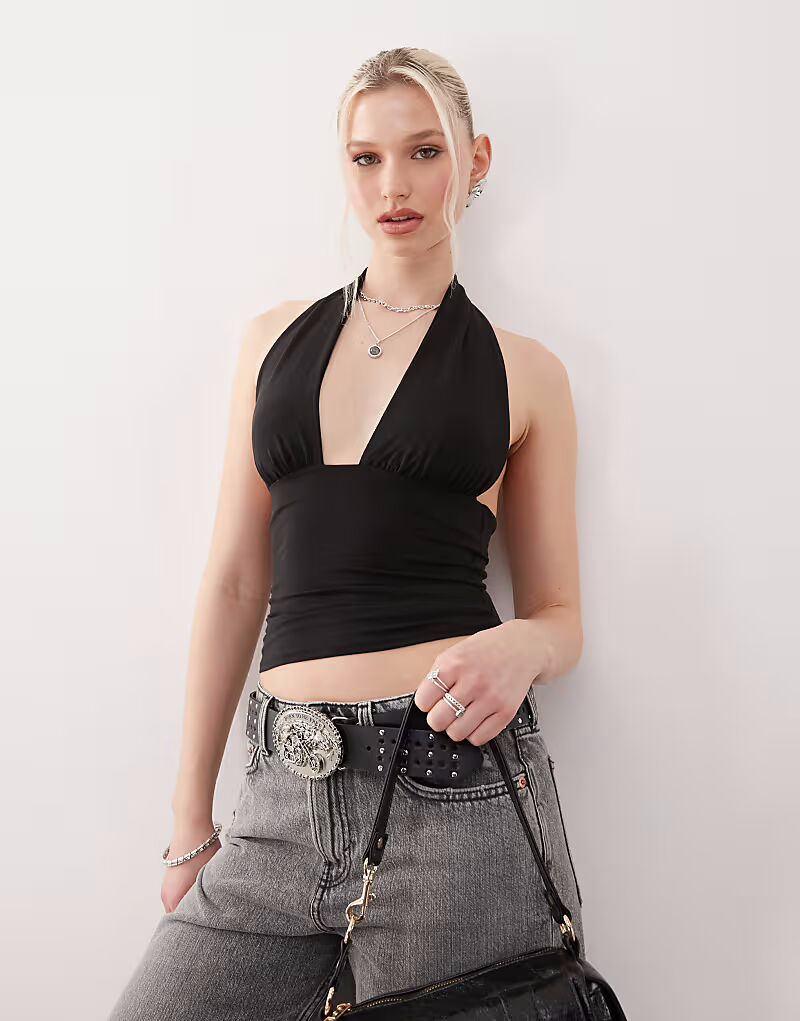 Черный топ Weekday Aline с халтер-воротником и глубоким вырезом
Черный топ Weekday Aline с халтер-воротником и глубоким вырезом