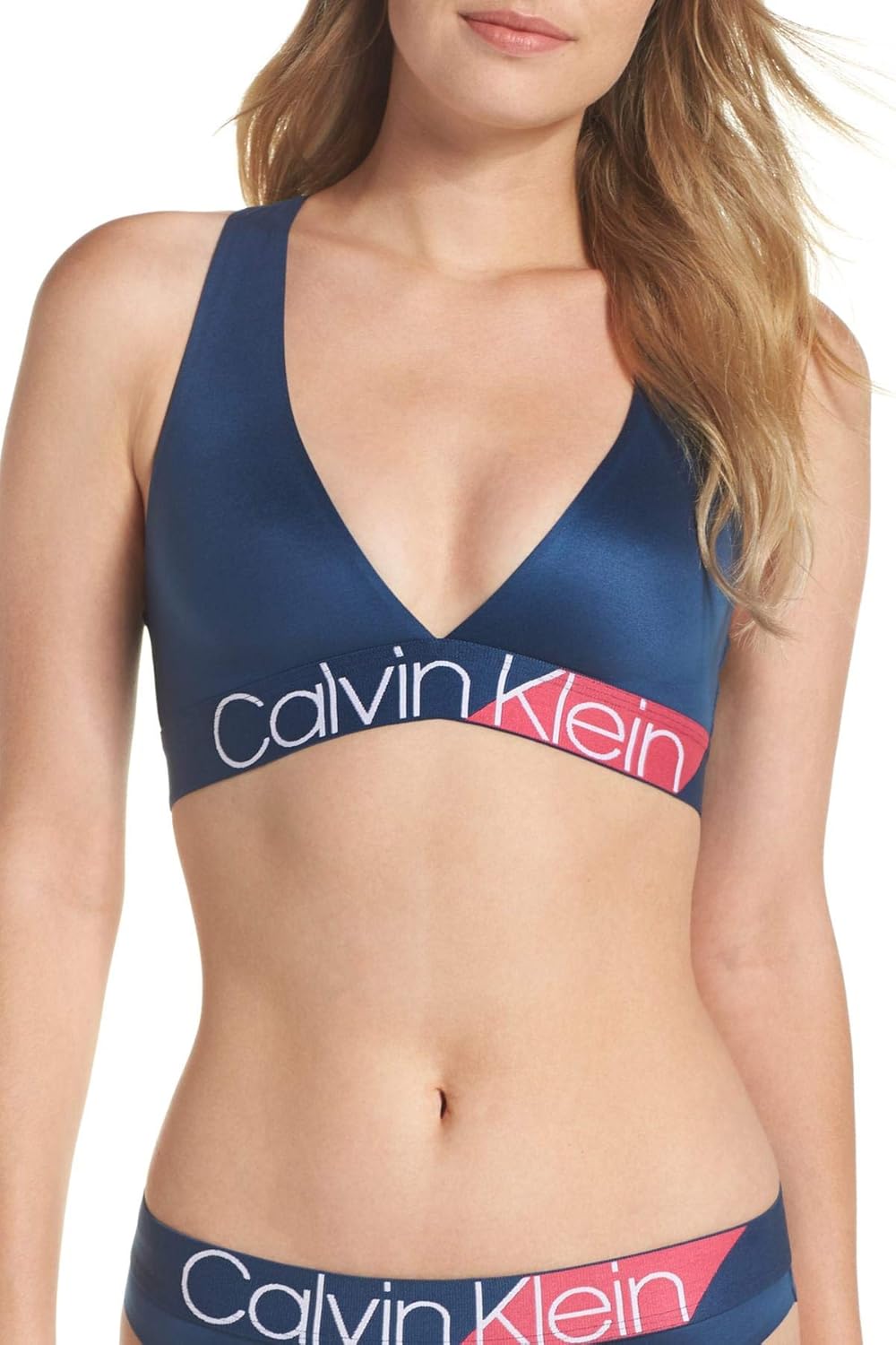 Женский бюстгальтер-бралетт Calvin Klein Bold Accents Unlined, Lyria Blue
Женский бюстгальтер-бралетт Calvin Klein Bold Accents Unlined, Lyria Blue