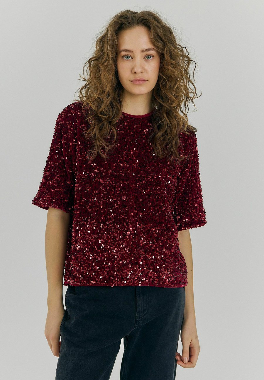 Блуза NORR Blouse, Bordeaux/Dark Red
Блуза NORR Blouse, Bordeaux/Dark Red
