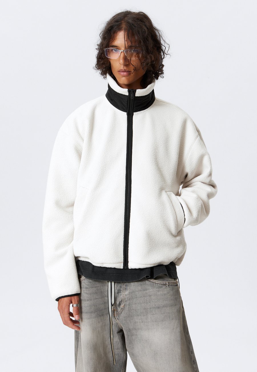 Флисовая куртка Weekday Fleece jacket, Off White/Off-White
Флисовая куртка Weekday Fleece jacket, Off White/Off-White