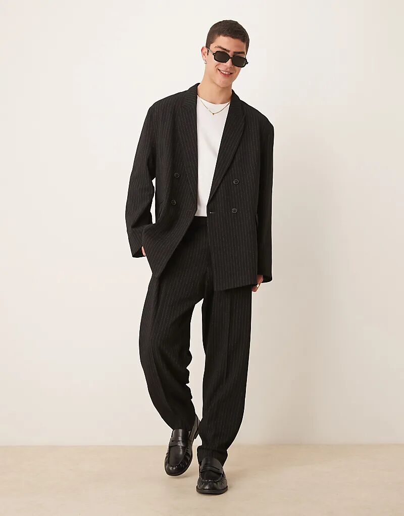 Зауженные брюки свободного кроя ASOS DESIGN в черную тонкую полоску
Зауженные брюки свободного кроя ASOS DESIGN в черную тонкую полоску