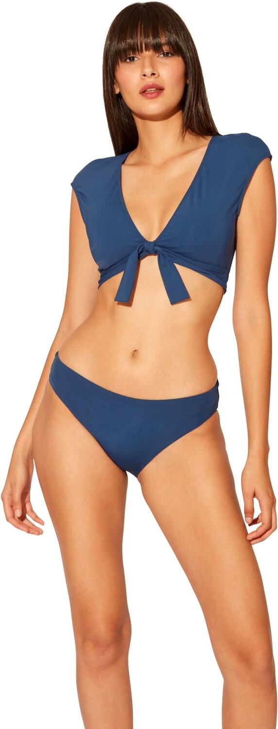 Купальный топ Bleu Rod Beattie Kore Tie Front Cap Sleeve Crop Top with Removable Cups, темно-синий
Купальный топ Bleu Rod Beattie Kore Tie Front Cap Sleeve Crop Top with Removable Cups, темно-синий