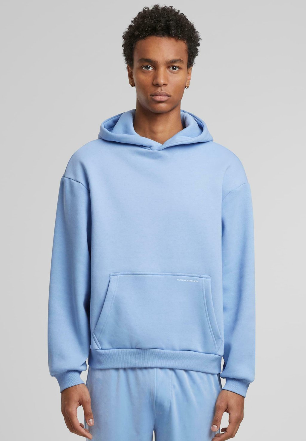 Толстовка с капюшоном FAITH IS STRENGTH FLUFFY Upscale by Mister Tee, синий
Толстовка с капюшоном FAITH IS STRENGTH FLUFFY Upscale by Mister Tee, синий