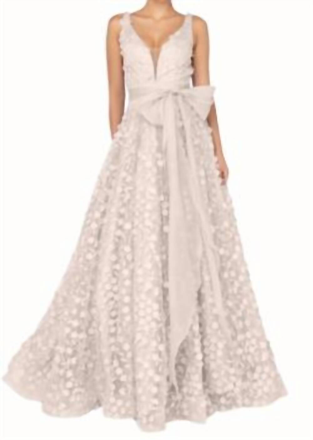 Румяное платье из тюля 3D Petal Terani Couture
Румяное платье из тюля 3D Petal Terani Couture