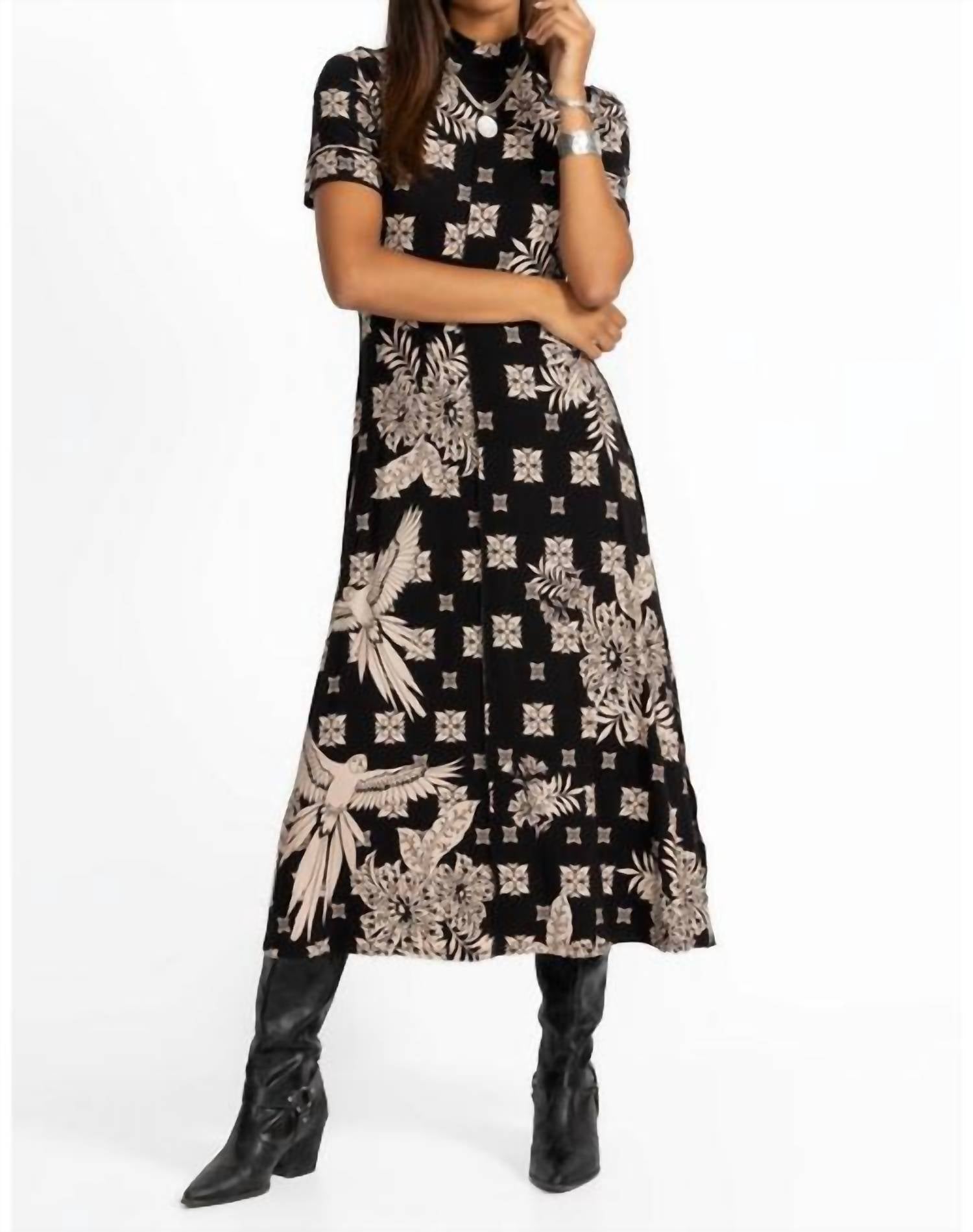 Джени с коротким рукавом и рельефными швами платье-водолазка в цвете майна Johnny Was, Myna 
Джени с коротким рукавом и рельефными швами платье-водолазка в цвете майна Johnny Was, Myna