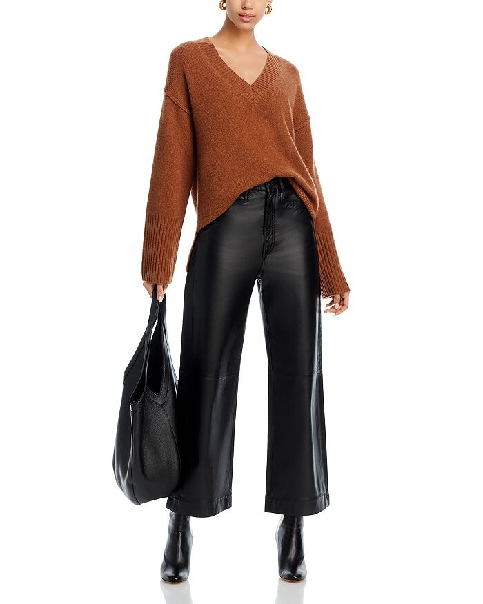 Кашемировый пуловер C by Bloomingdale с V-образным вырезом и внешним швомный C by Bloomingdale's Cashmere, коричневый
Кашемировый пуловер C by Bloomingdale с V-образным вырезом и внешним швомный C by Bloomingdale's Cashmere, коричневый