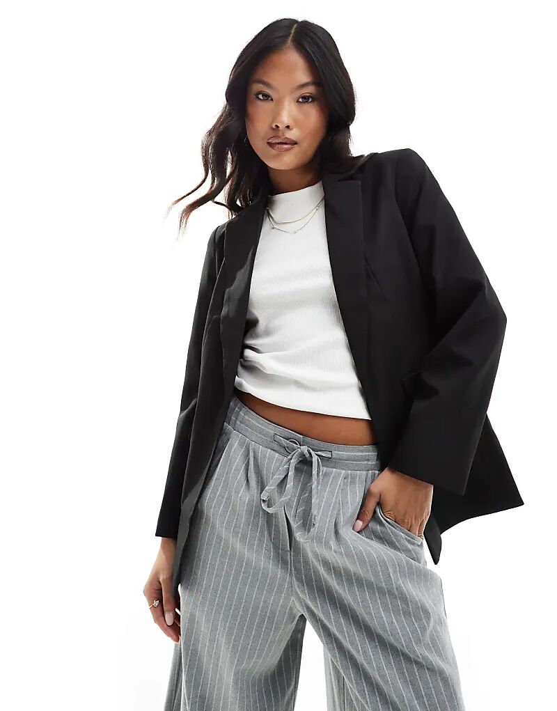 Базовый блейзер Miss Selfridge Petite черного цвета
Базовый блейзер Miss Selfridge Petite черного цвета