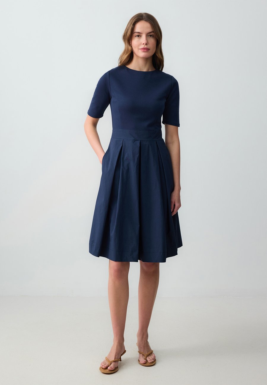 Платье Jimmy Key CREW NECK SHORT SLEEVE MIDI , Dark Blue
Платье Jimmy Key CREW NECK SHORT SLEEVE MIDI , Dark Blue