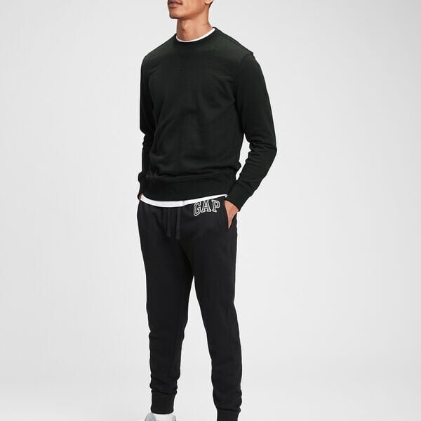 Флисовые джоггеры с вышитым логотипом Gap, черный
Флисовые джоггеры с вышитым логотипом Gap, черный