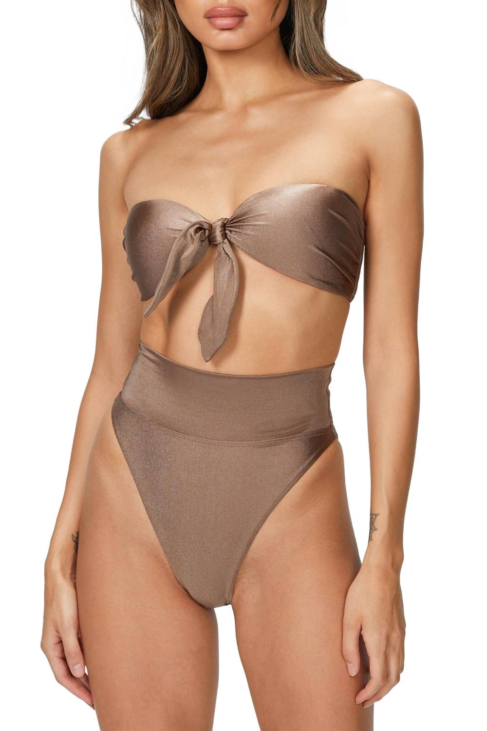 Сплошной стрейч-бикини с высокими трусиками в орехово-коричневом цвете ADRIANA DEGREAS
Сплошной стрейч-бикини с высокими трусиками в орехово-коричневом цвете ADRIANA DEGREAS