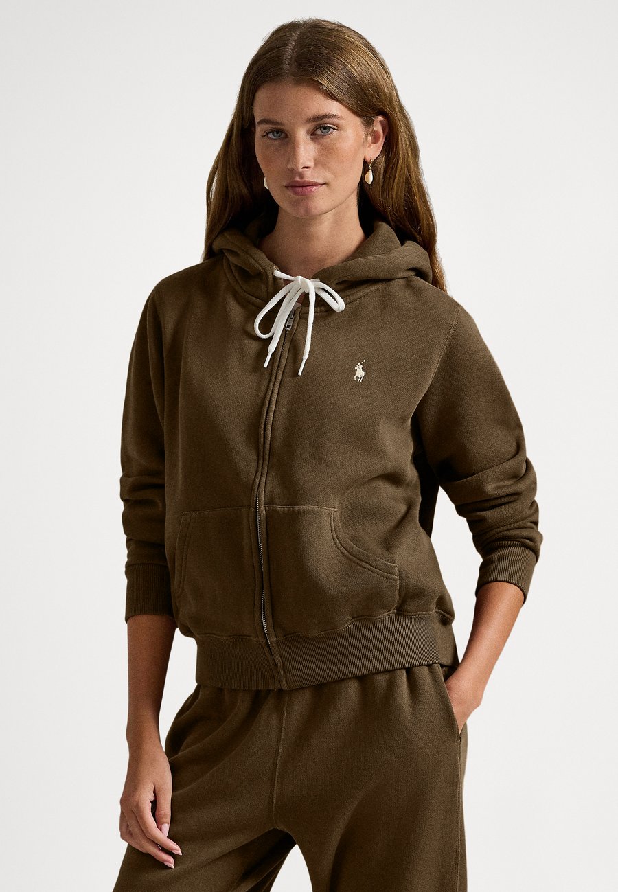 Толстовка Polo Ralph Lauren FLEECE FULL ZIP HOODIE, York Brown/Brown, Коричневый, Толстовка Polo Ralph Lauren FLEECE FULL ZIP HOODIE, York Brown/Brown
Толстовка Polo Ralph Lauren FLEECE FULL ZIP HOODIE, York Brown/Brown, Коричневый, Толстовка Polo Ralph Lauren FLEECE FULL ZIP HOODIE, York Brown/Brown