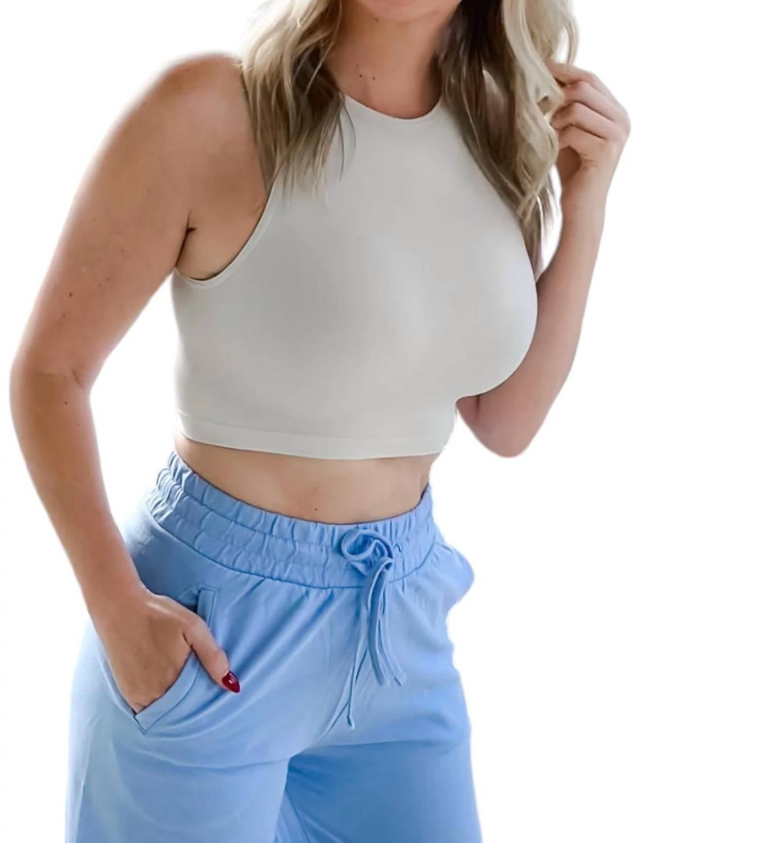 Бесшовный укороченный топ-бралетт In Bone ZENANA
Бесшовный укороченный топ-бралетт In Bone ZENANA