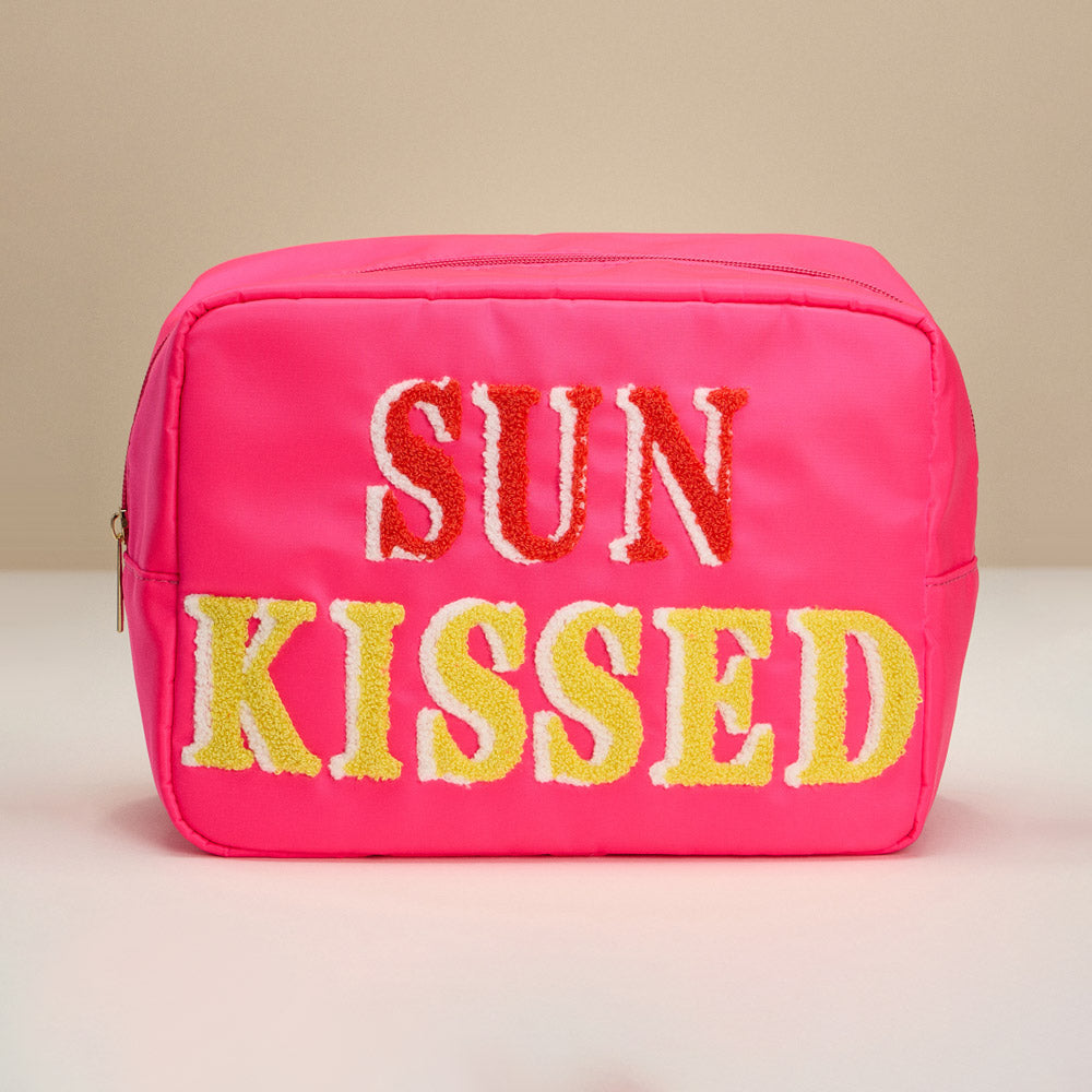 Сумка-органайзер с вышитой нашивкой и надписью "SUN KISSED" FASHNZFAB, розовый
Сумка-органайзер с вышитой нашивкой и надписью "SUN KISSED" FASHNZFAB, розовый