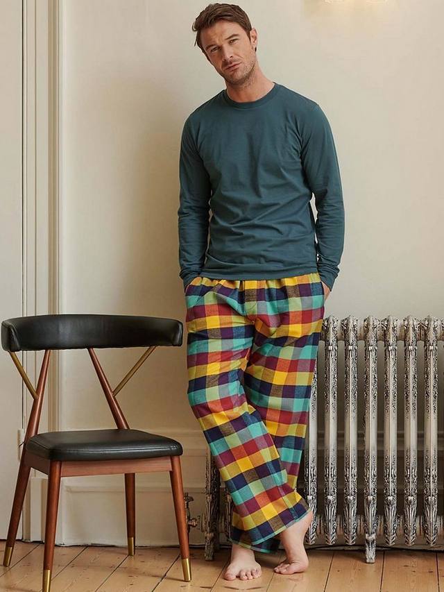 Пижамные брюки из матового хлопка в клетку British Boxers, цвет Edinburgh
Пижамные брюки из матового хлопка в клетку British Boxers, цвет Edinburgh