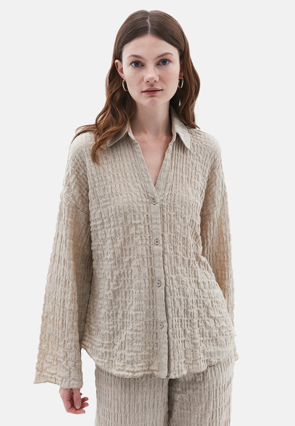 Блузка на пуговицах OXXO, бежевый
Блузка на пуговицах OXXO, бежевый