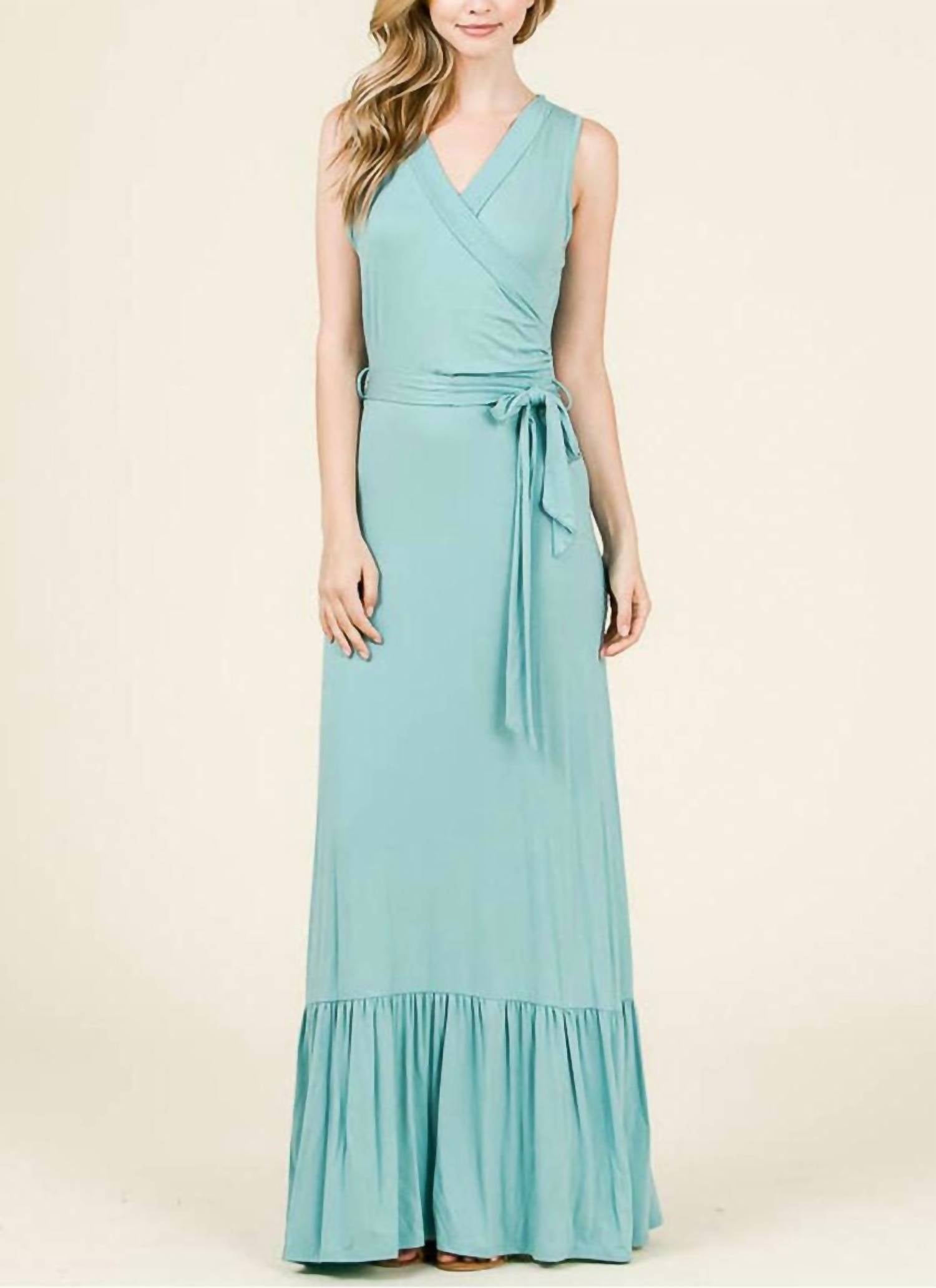 Платье макси без рукавов с поясом в цвете Nile Blue 7th Ray
Платье макси без рукавов с поясом в цвете Nile Blue 7th Ray