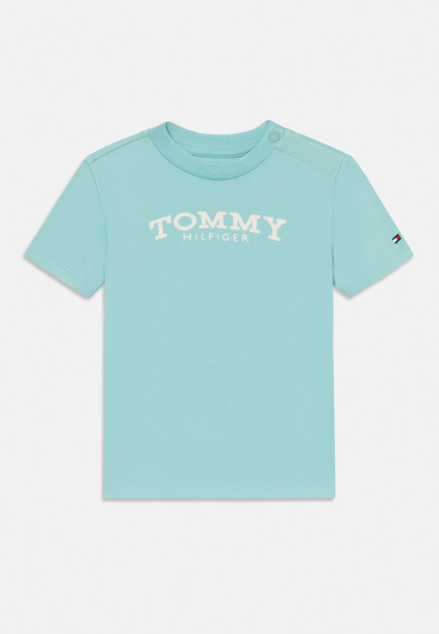 Футболка Tommy Hilfiger TEXTURED LOGO T-SHIRT, Ocean Spray/Light Blue, Красный, Футболка Tommy Hilfiger TEXTURED LOGO T-SHIRT, Ocean Spray/Light Blue
Футболка Tommy Hilfiger TEXTURED LOGO T-SHIRT, Ocean Spray/Light Blue, Красный, Футболка Tommy Hilfiger TEXTURED LOGO T-SHIRT, Ocean Spray/Light Blue