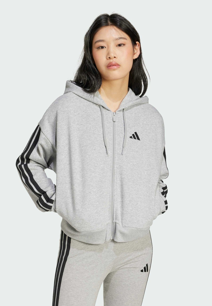 Толстовка Adidas Sportswear ESSENTIALS 3 STRIPES FULL ZIP HOODIE, Medium Grey Heather Black/Mottled Grey
Толстовка Adidas Sportswear ESSENTIALS 3 STRIPES FULL ZIP HOODIE, Medium Grey Heather Black/Mottled Grey