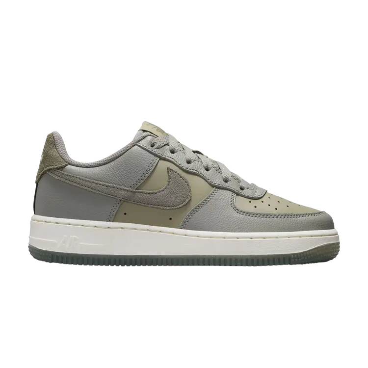 Кроссовки Nike Air Force 1 Low LV8 GS, зеленый
Кроссовки Nike Air Force 1 Low LV8 GS, зеленый