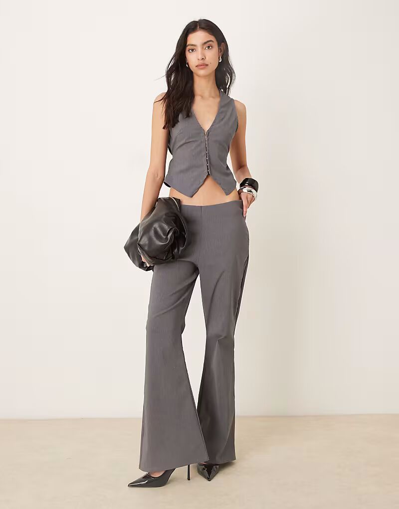 Узкие расклешенные брюки из бенгалина серого меланжевого цвета Asos Design
Узкие расклешенные брюки из бенгалина серого меланжевого цвета Asos Design