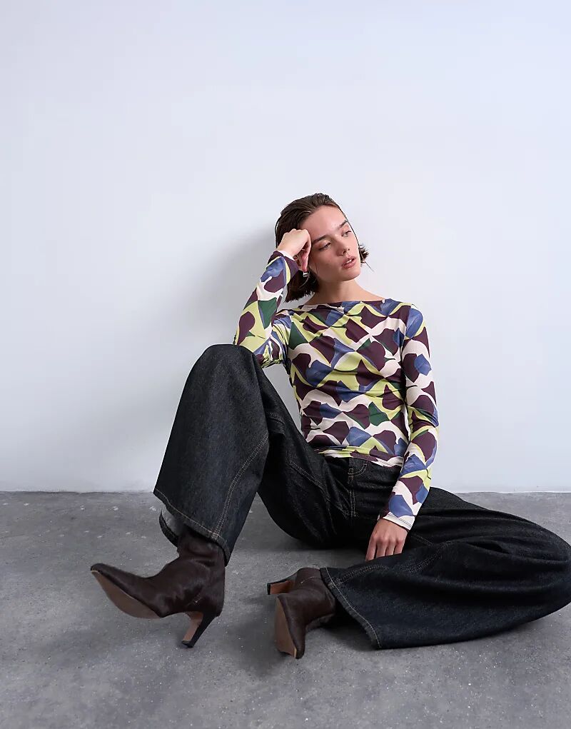 Лонгслив Topshop из микрофибры с геометрическим принтом и длинными рукавами в разноцветном цвете
Лонгслив Topshop из микрофибры с геометрическим принтом и длинными рукавами в разноцветном цвете