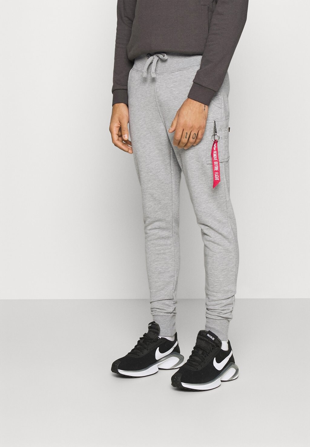 Брюки спортивного костюма Alpha Industries, серый
Брюки спортивного костюма Alpha Industries, серый