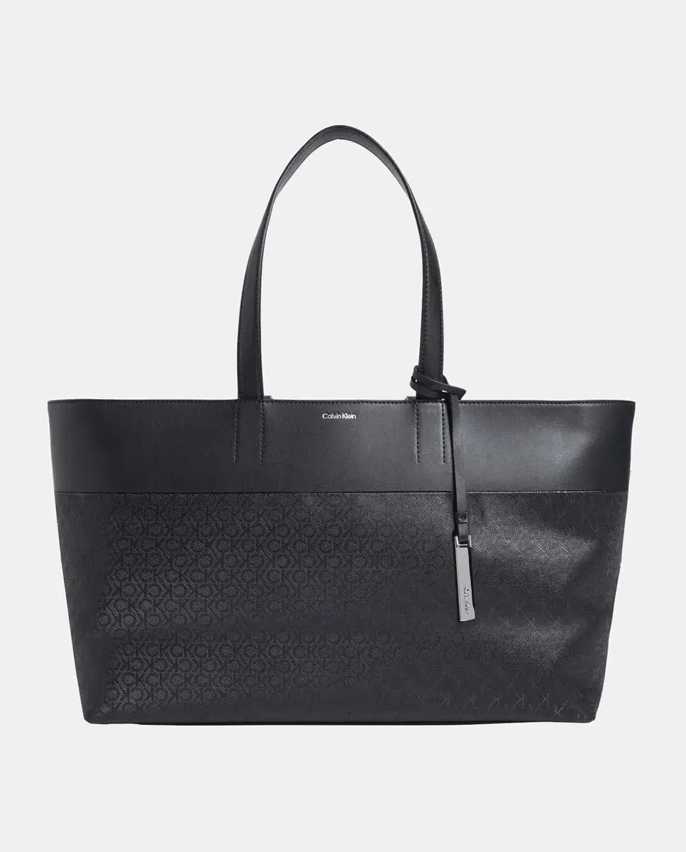 Сумка-шоппер с монограммой Calvin Klein, черный
Сумка-шоппер с монограммой Calvin Klein, черный