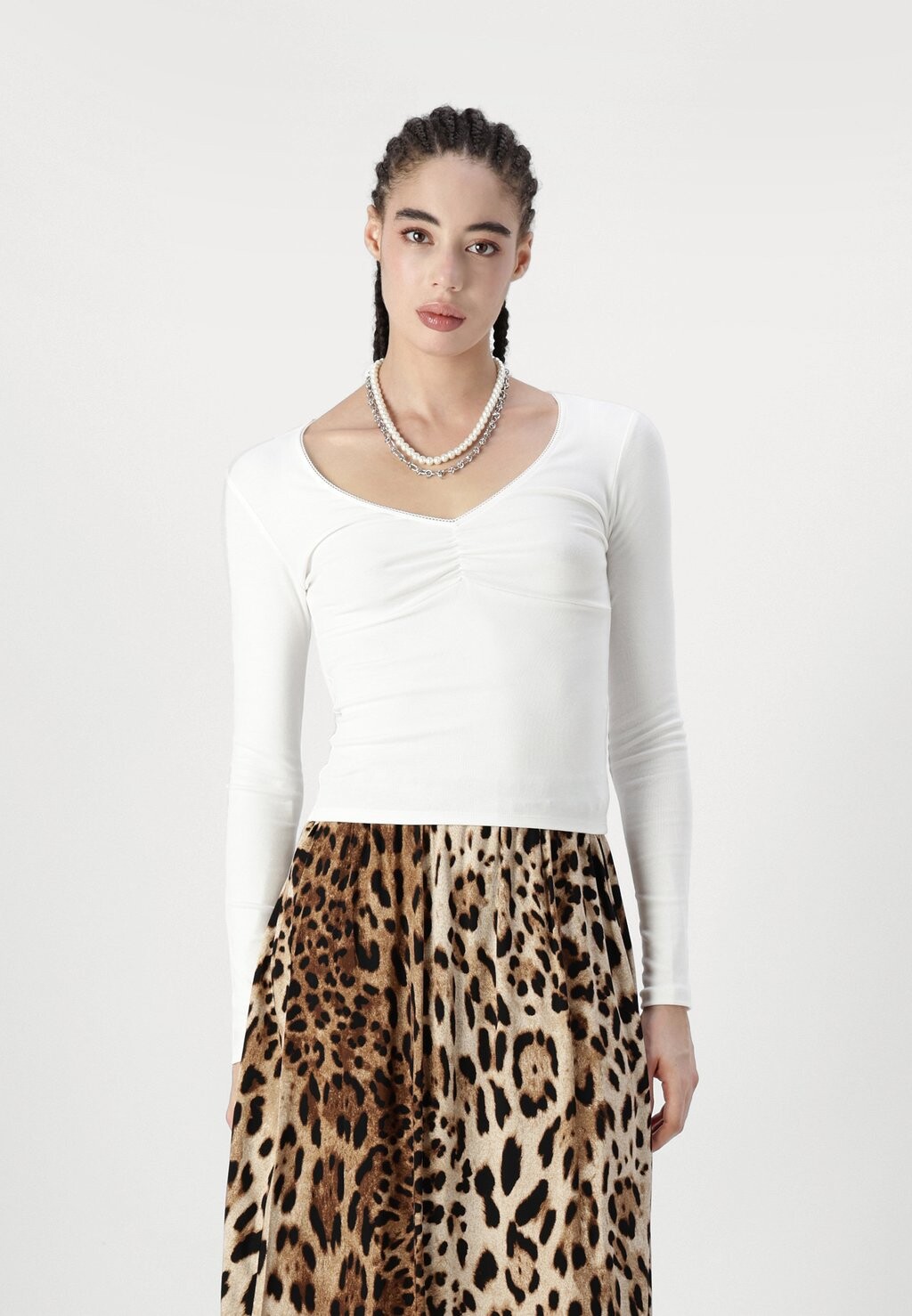 Блуза Gina Tricot, кремовый
Блуза Gina Tricot, кремовый