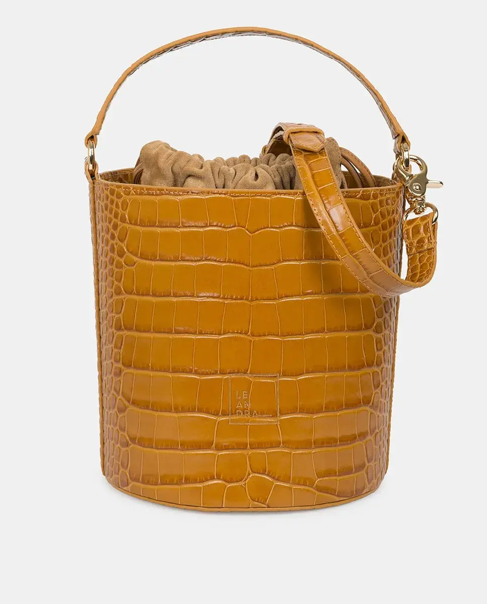 Кожаная сумка-ведро с тиснением верблюжьего цвета Leandra, песочный
Кожаная сумка-ведро с тиснением верблюжьего цвета Leandra, песочный