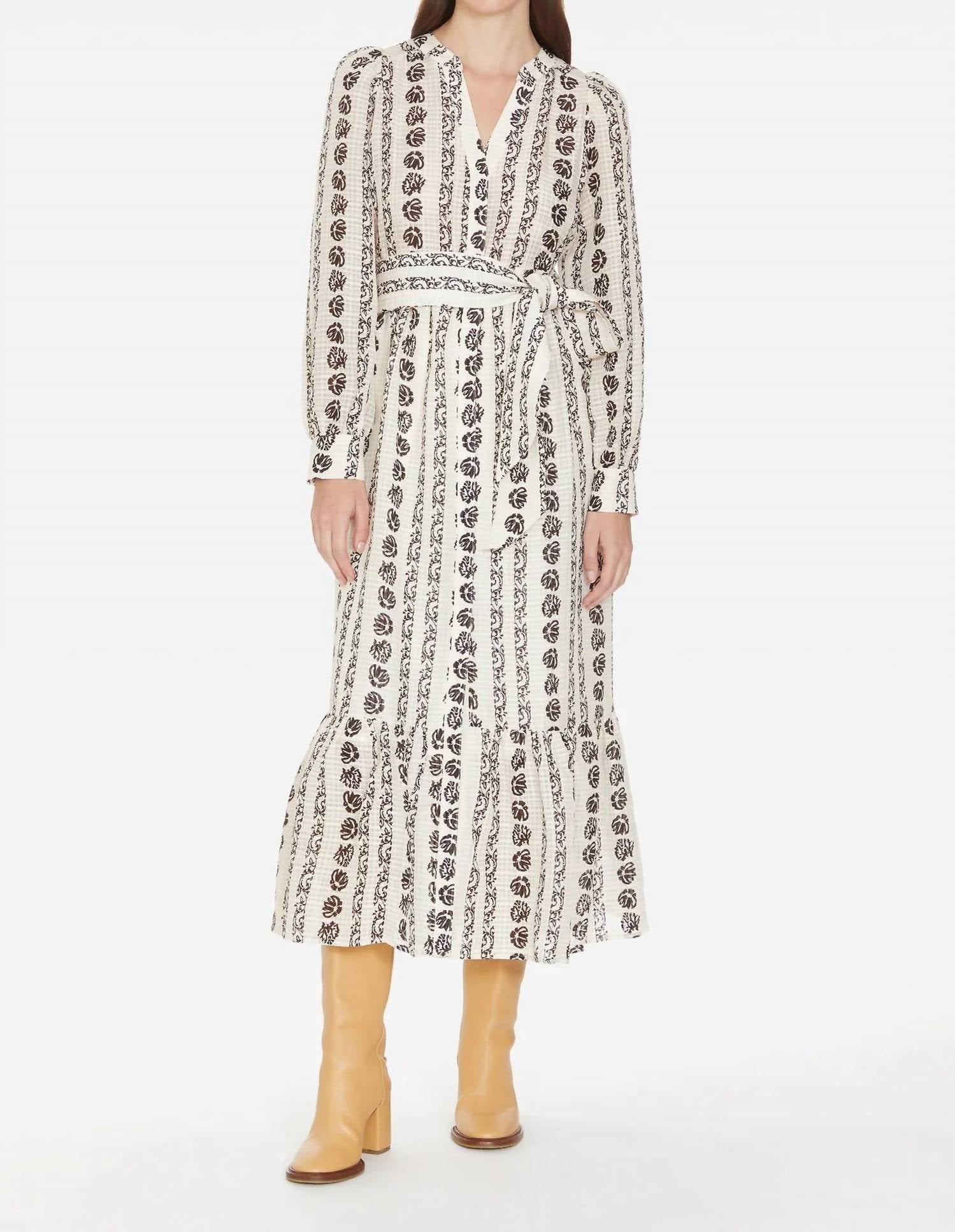 Платье Hannon в Ivy Rows Marie Oliver
Платье Hannon в Ivy Rows Marie Oliver