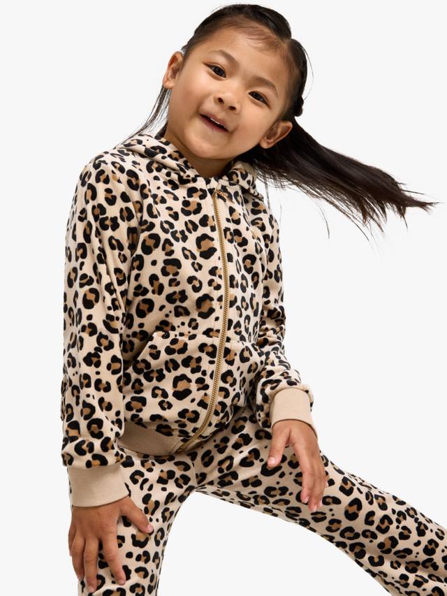 Детская велюровая толстовка с молнией и леопардовым принтом Lindex, Beige
Детская велюровая толстовка с молнией и леопардовым принтом Lindex, Beige