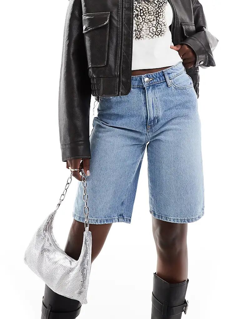 Джинсовые шорты-бермуды с высокой талией светло-голубого цвета ONLY
Джинсовые шорты-бермуды с высокой талией светло-голубого цвета ONLY