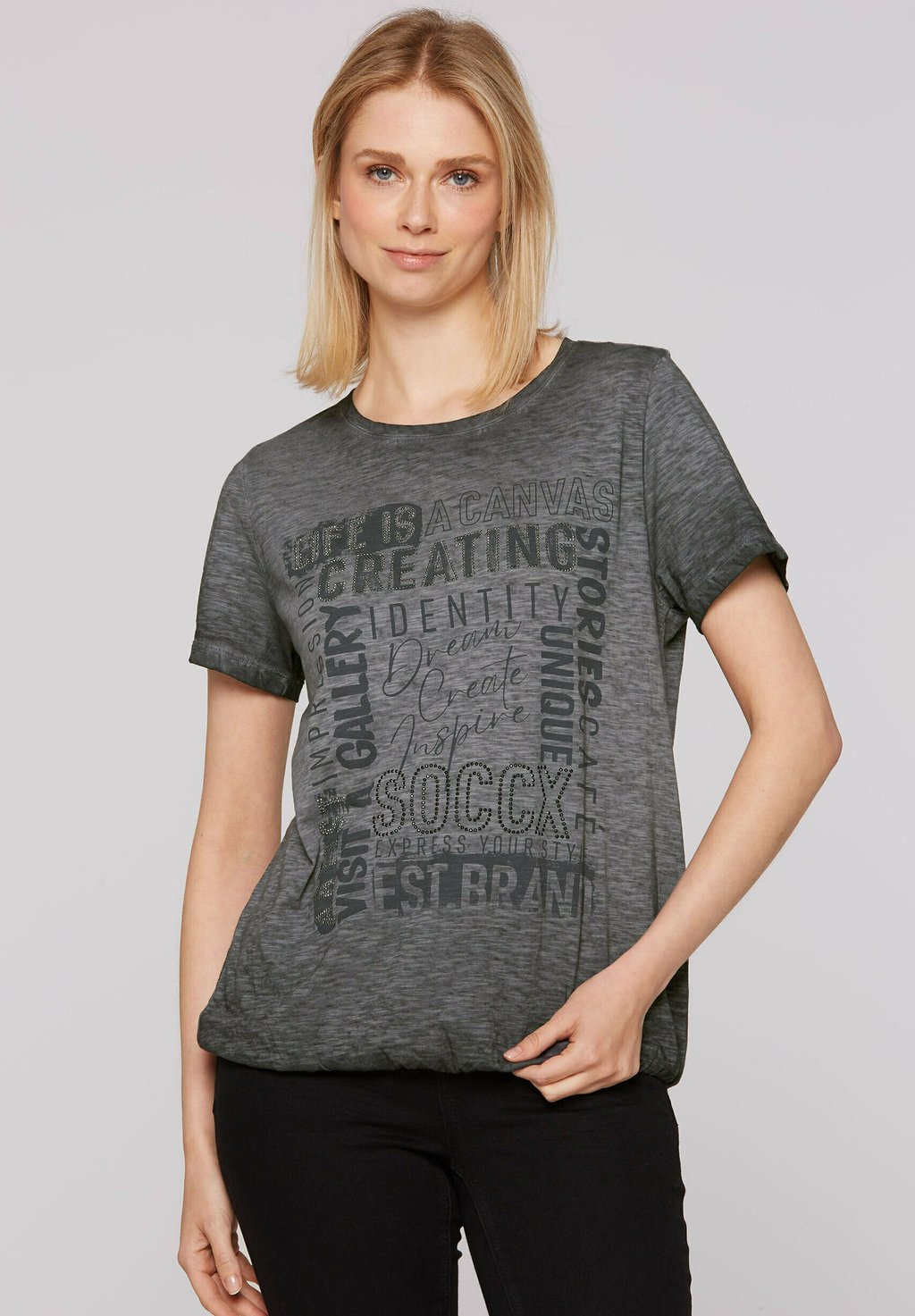 Футболка с принтом MIT ARTWORK UND ELASTIKSAUM Soccx, черный
Футболка с принтом MIT ARTWORK UND ELASTIKSAUM Soccx, черный