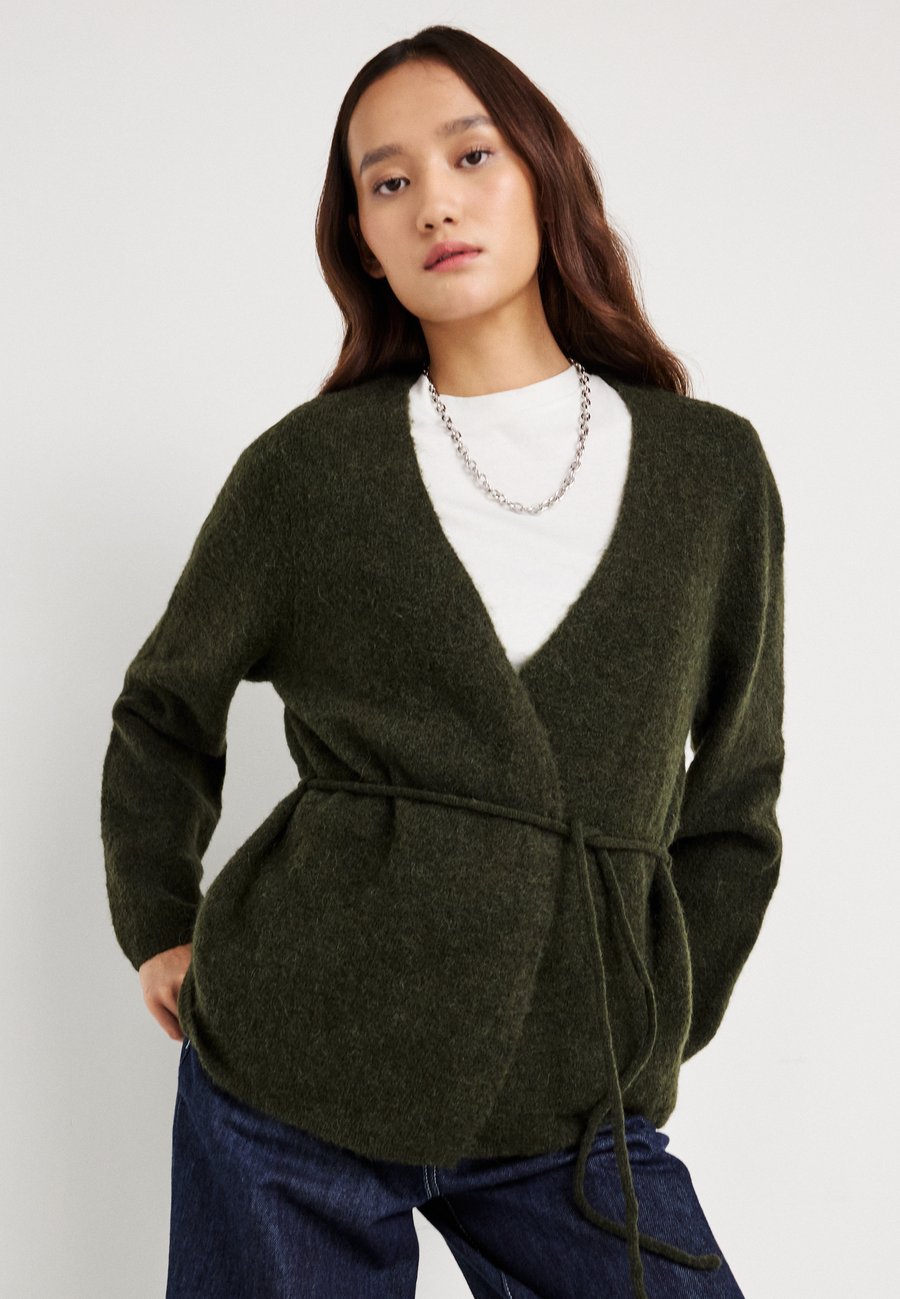 Кардиган MSCH Copenhagen HOPE WRAP CARDIGAN, Rosin Melange/Mottled Green
Кардиган MSCH Copenhagen HOPE WRAP CARDIGAN, Rosin Melange/Mottled Green