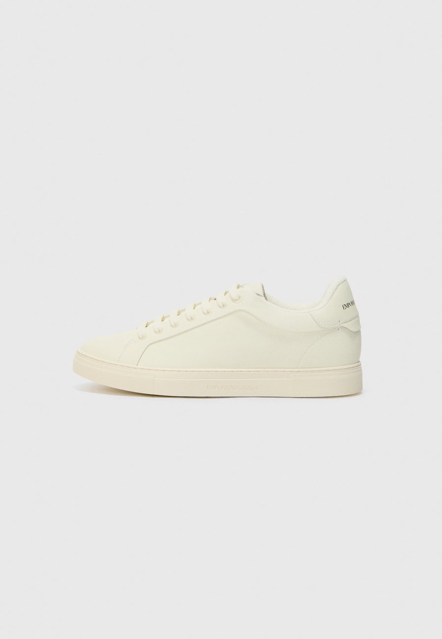 Кроссовки Emporio Armani Trainers, White
Кроссовки Emporio Armani Trainers, White