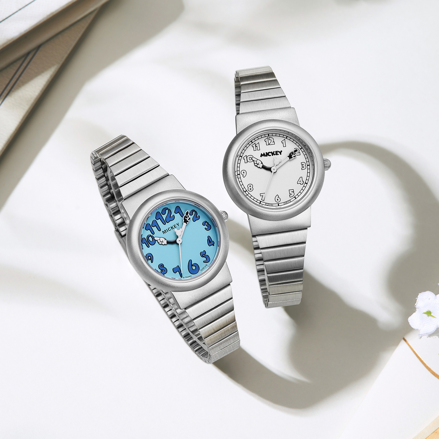Disney Микки серия кварцевый механизм стальной ремешок женские часы белый циферблат
Disney Микки серия кварцевый механизм стальной ремешок женские часы белый циферблат