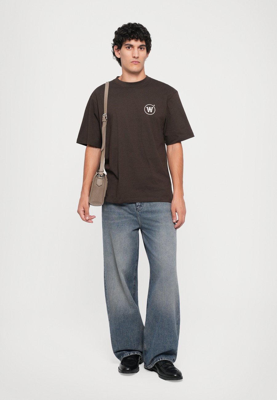 Футболка DOUBLE A BY W.W. LIAM TEE UNISEX, Delicioso/Brown
Футболка DOUBLE A BY W.W. LIAM TEE UNISEX, Delicioso/Brown