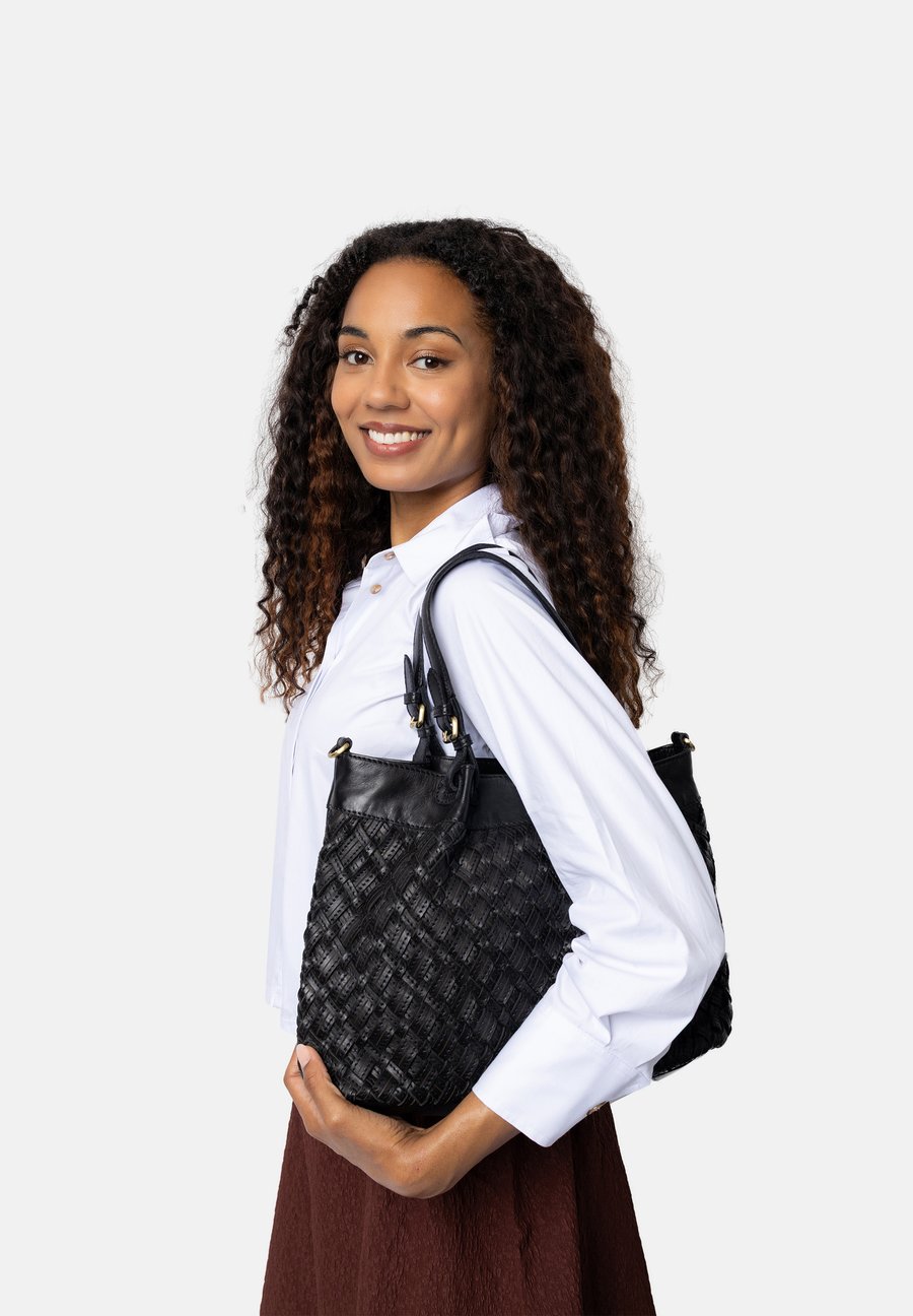 Сумка RE:DESIGNED MIKA, Black
Сумка RE:DESIGNED MIKA, Black