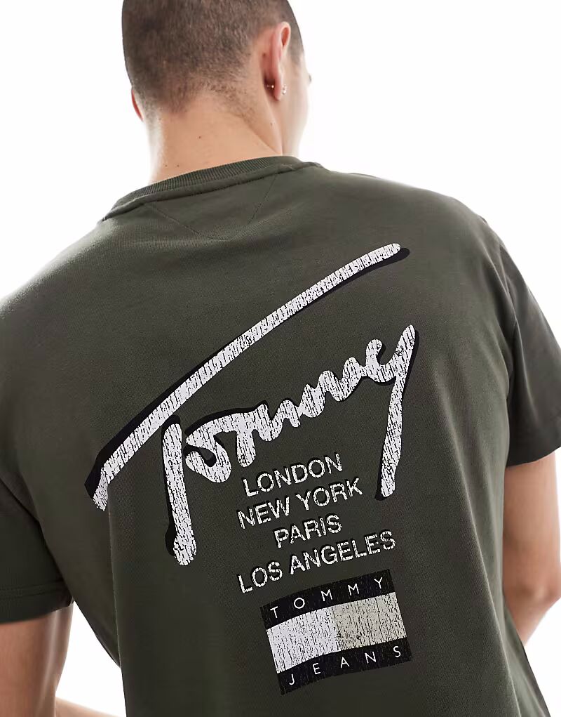 Футболка Tommy Jeans с фирменным принтом на спине оливково-зеленого и белого цветов
Футболка Tommy Jeans с фирменным принтом на спине оливково-зеленого и белого цветов