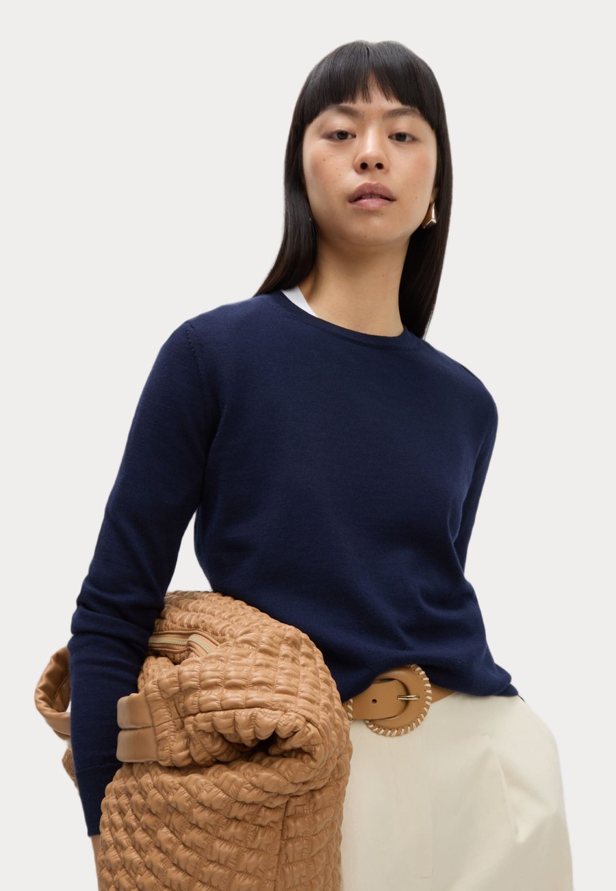 Джемпер Marks & Spencer PURE CREW NECK, Navy/Dark Blue
Джемпер Marks & Spencer PURE CREW NECK, Navy/Dark Blue