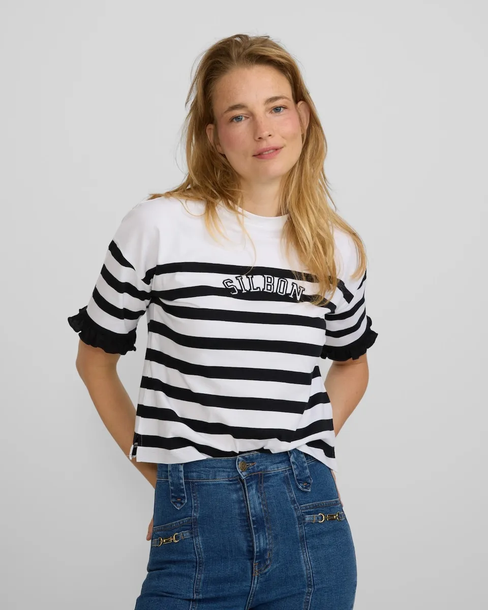 Женская футболка в черно-белую полоску Silbon
Женская футболка в черно-белую полоску Silbon